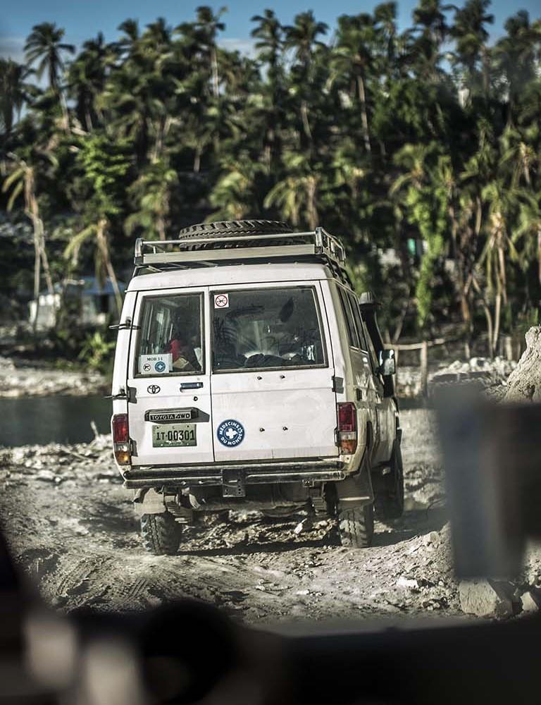 Haïti Urgences véhicule Médecins du Monde © Olivier Papegnies